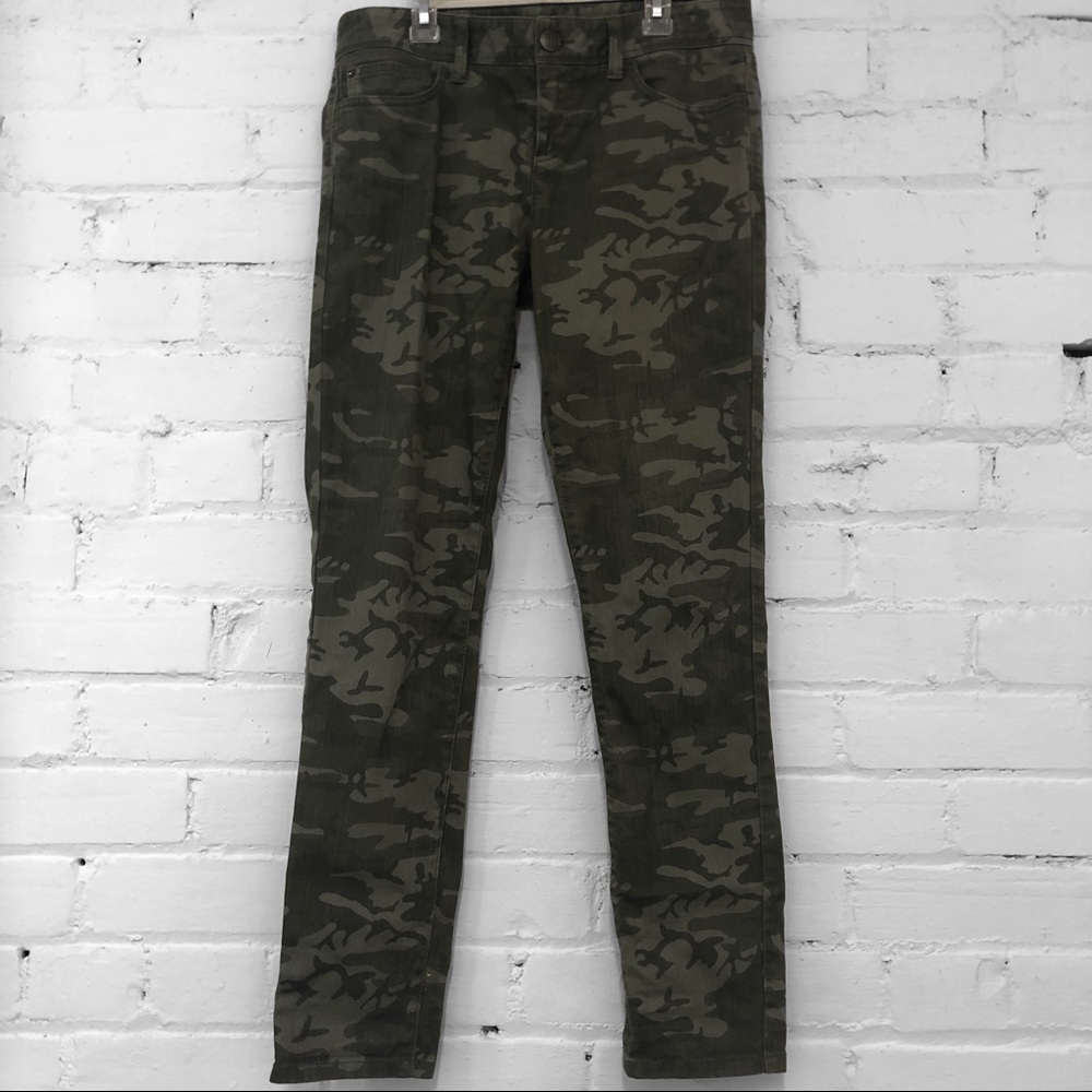 TOMMY HILFIGER Camo Jeans Sz 4